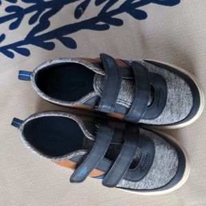 OshKosh Kids Size 1 Sneakers